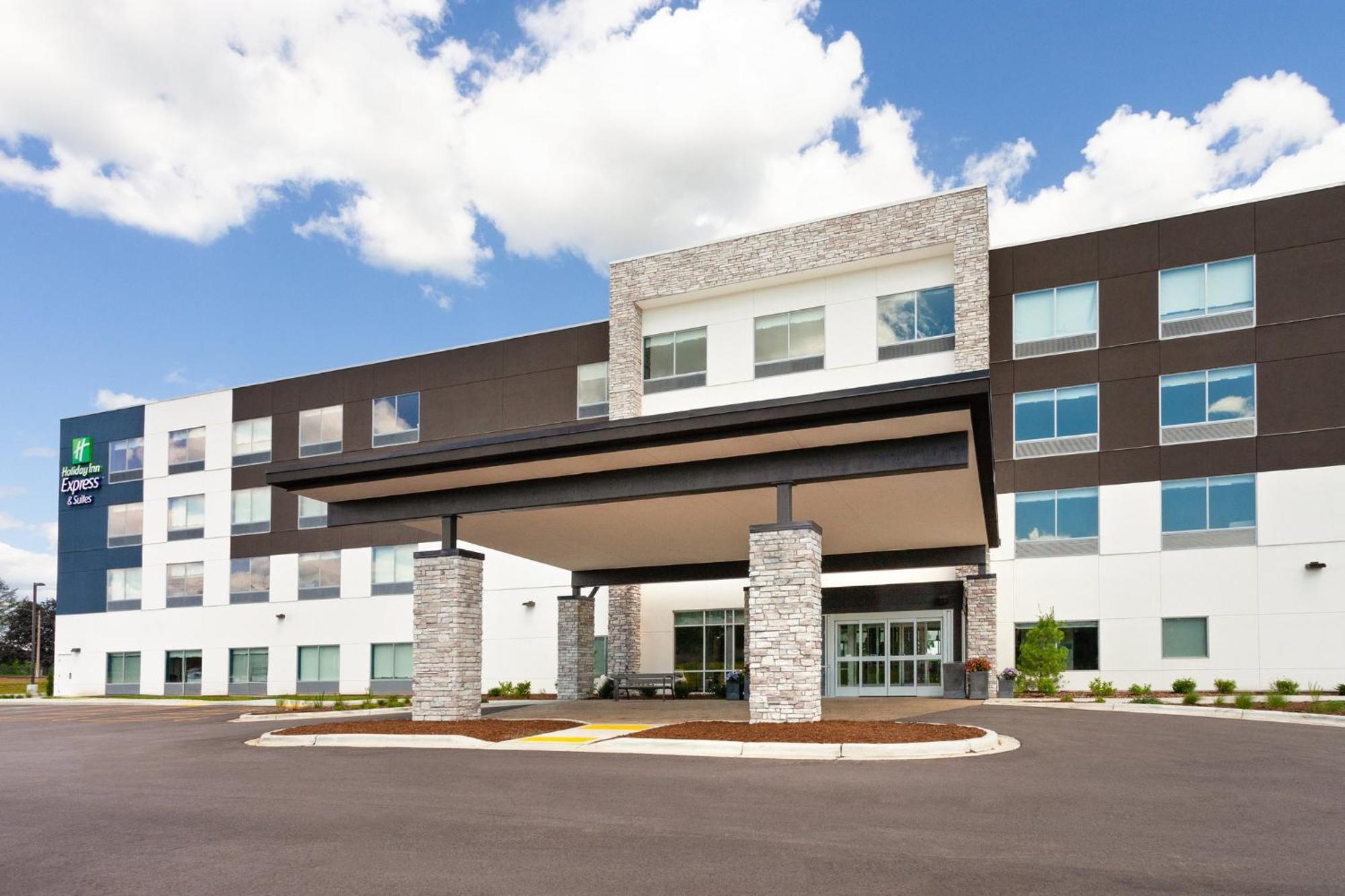 Holiday Inn Express & Suites Reedsburg - Dells Area By Ihg Exterior foto