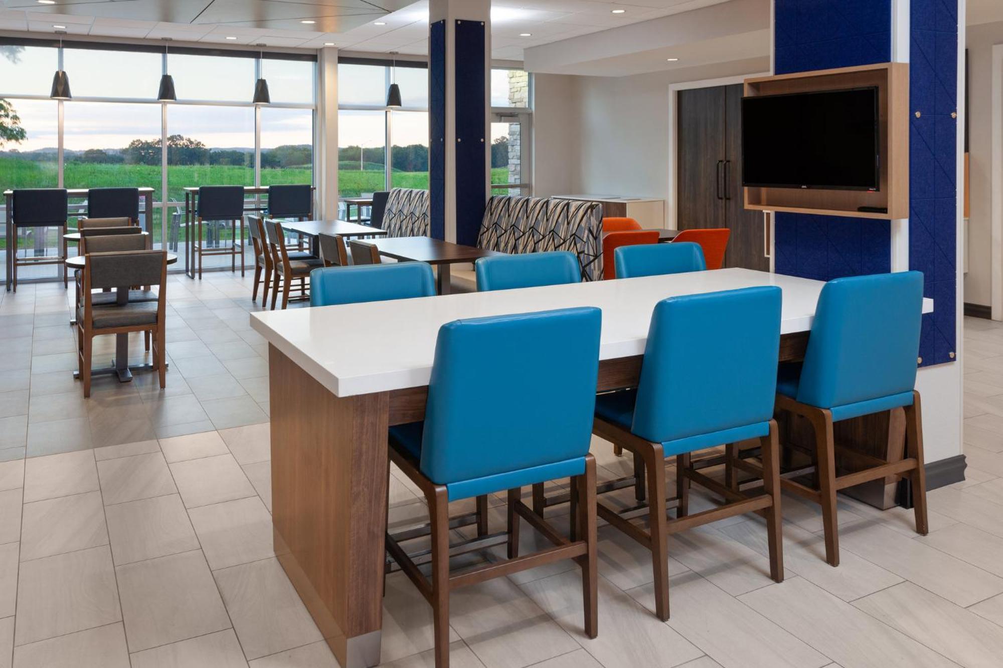 Holiday Inn Express & Suites Reedsburg - Dells Area By Ihg Exterior foto