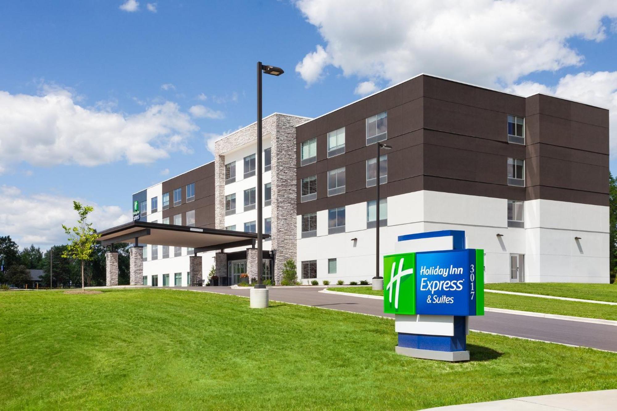 Holiday Inn Express & Suites Reedsburg - Dells Area By Ihg Exterior foto